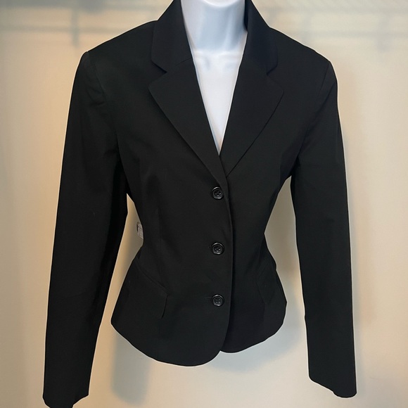 Victoria's Secret Jackets & Blazers - Shorter length black blazer by Victoria’s Secret, size 8